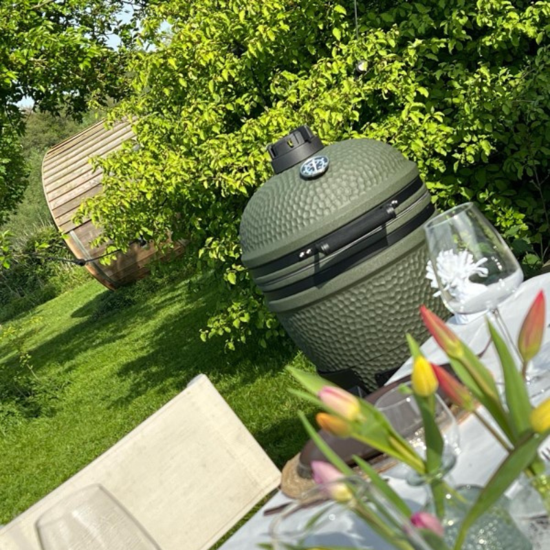 Moddern Kamado Olive Green with Black Aluminium Legs