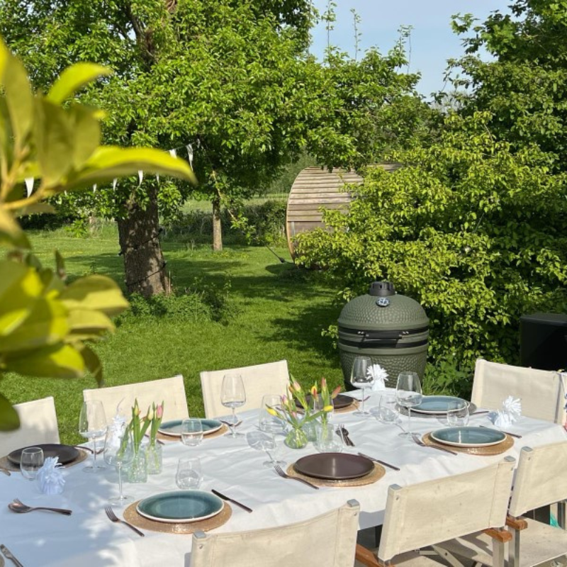 Moddern Kamado Olive Green with Black Aluminium Legs